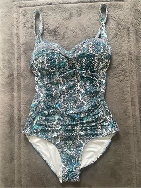 Nip Tuck swim one piece swimsuit size 4